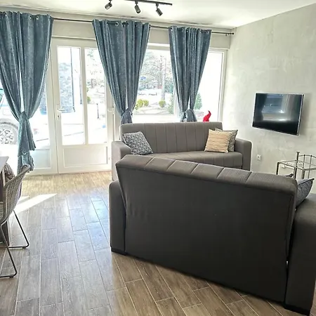 Aja Family Lux Apartment *